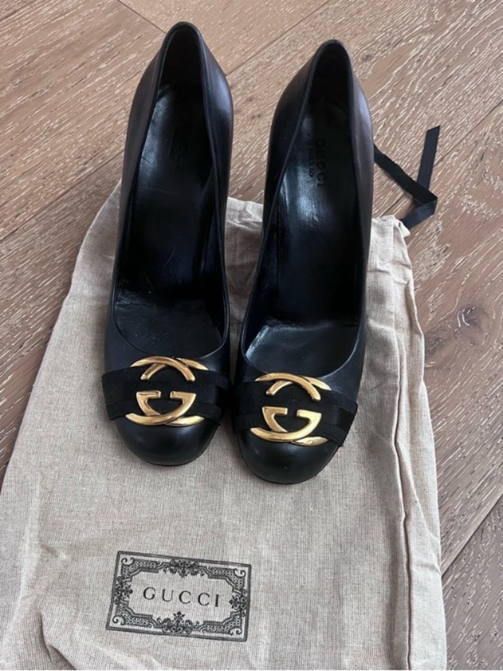 Gucci Black Leather Pumps with Gold Double G Hardware
